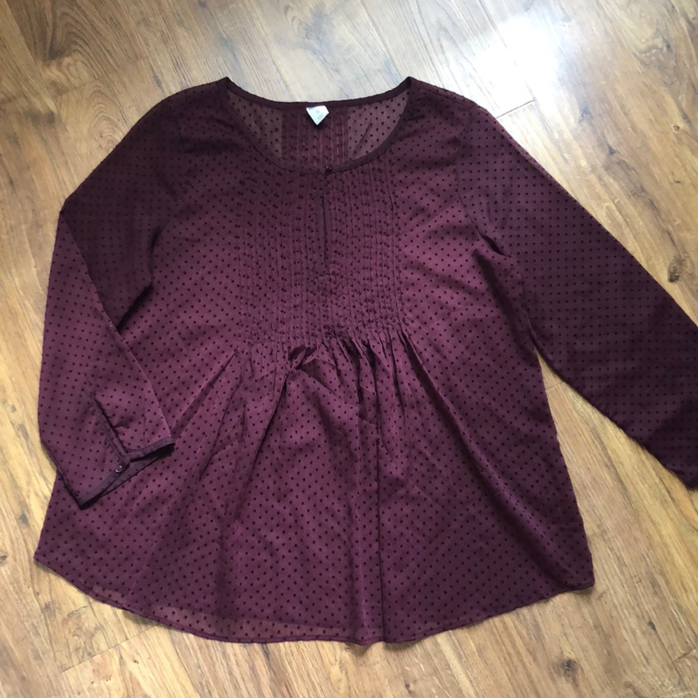 OLD NAVY dotted maroon pleated 3/4 sleeve blouse